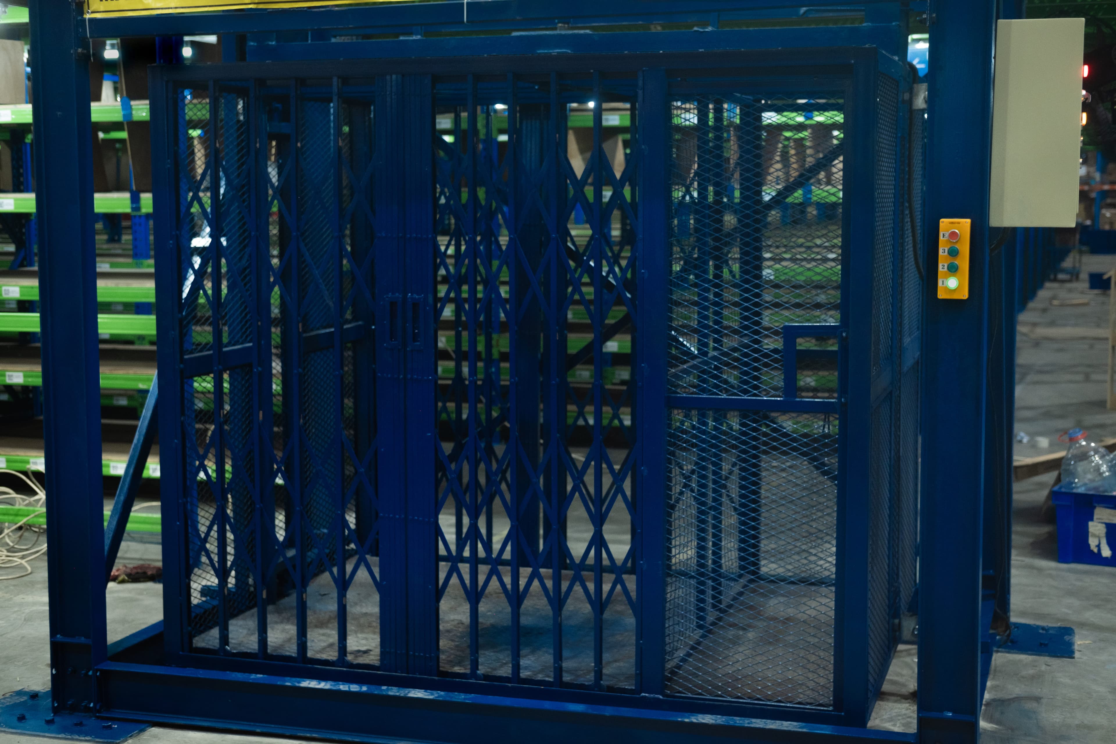 Panduan Teknis Lift Barang: Spesifikasi, Instalasi & Supplier